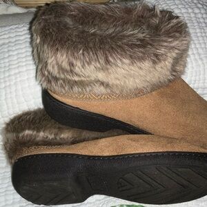isotoner Tan Faux Fur Women's Slippers